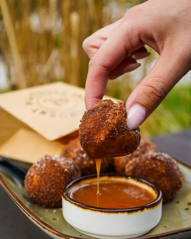 Cider Donut SZN has finally arrived🍎✨

Fall is here, and so are our *infamous* Apple Cider Donuts! 🍂 You deserve a sweet treat to spice things up this season—each bite is a perfect taste of autumn. 

Now available at your favorite TSQ - Don’t miss out! 🍏🍩